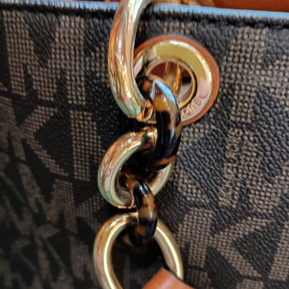 Michael Kors leather trimmed logo bag - Picture 6 of 10